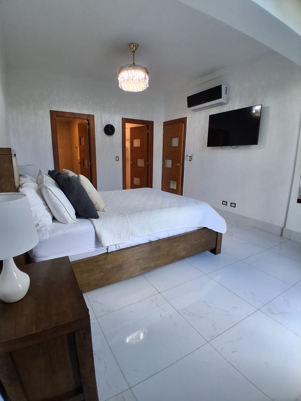 apartamentos - Apartamento Amueblado en piantini    US$ 2,400 8