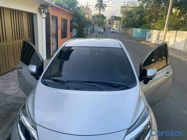 carros - VENDO UN NISSAN NOTE 2018 DE OPORTUNIDAD  2