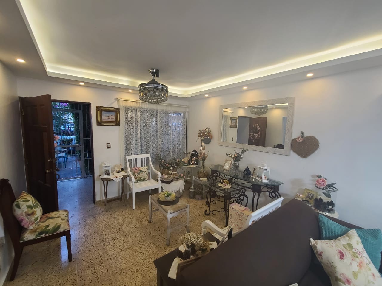 casas - VENDO En Villa Claudia Arroyo Hondo Casa de 2 Niveles 
CODIGO: PD129 7