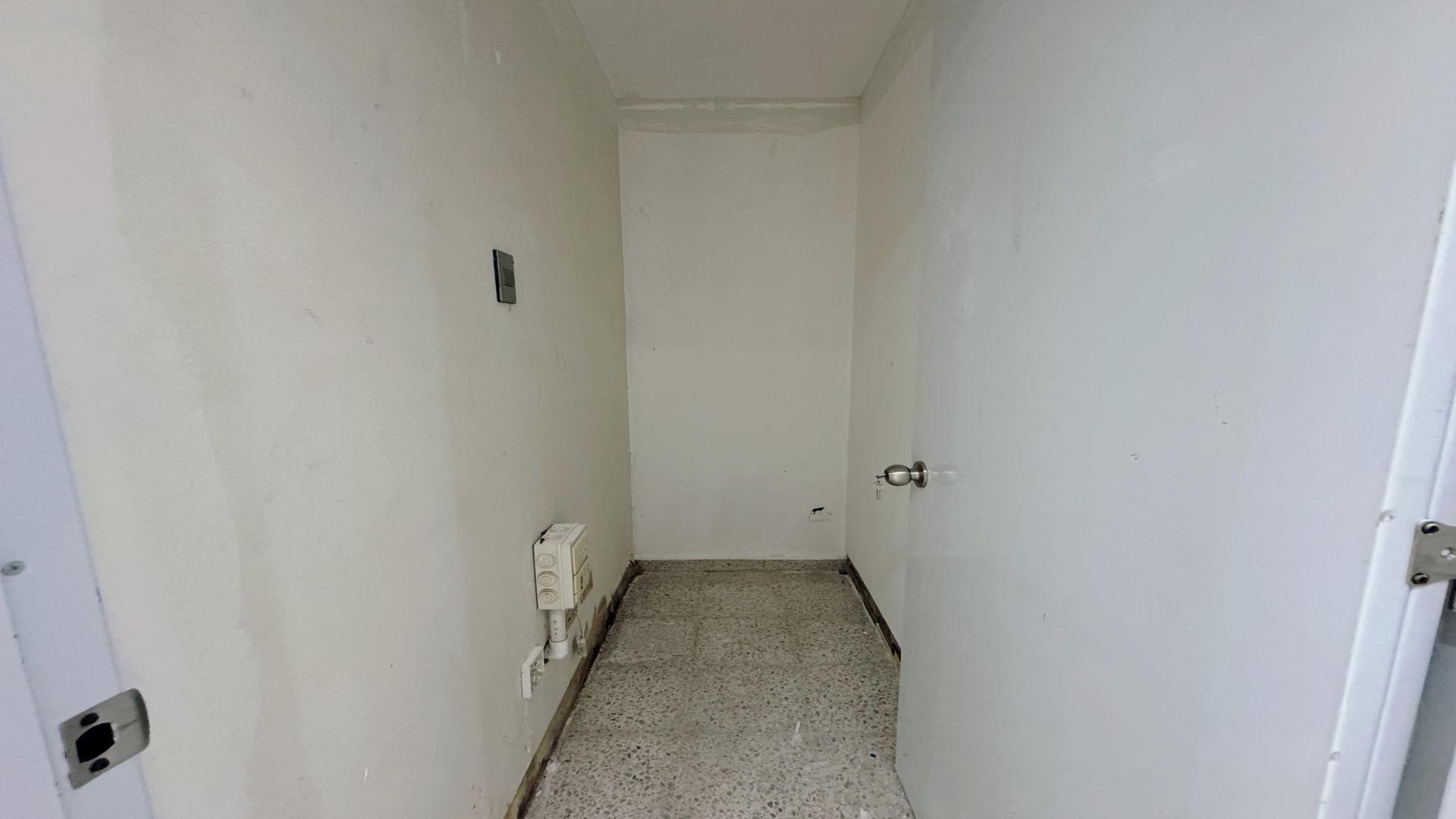oficinas y locales comerciales - RENTO LOCAL COMERCIAL PROXIMO A PUCMM AV. ESTRELLA SADHALA SANTIAGO 7