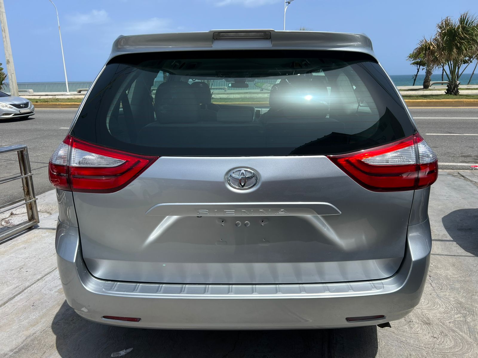 jeepetas y camionetas - Toyota Sienna 2018 3