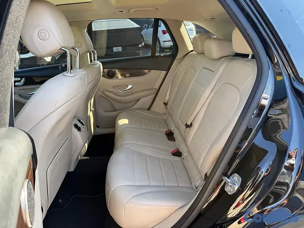 jeepetas y camionetas - Mercedes-Benz GLC 300 2019 Full Luxury Excelente Estado 5