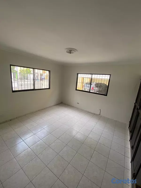 apartamentos - vendo primer nivel en el millón tres habitaciones dos baños parqueo servicio  12