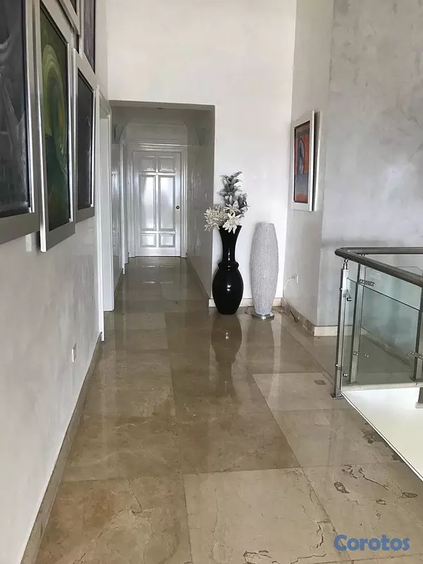 apartamentos - vendo Ph de tres niveles los cacicazgos 5 habitaciones con su baño 4 parqueos  17
