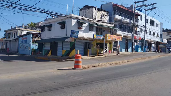 habitaciones y viviendas compartidas - Edificio comercial y residencial  3