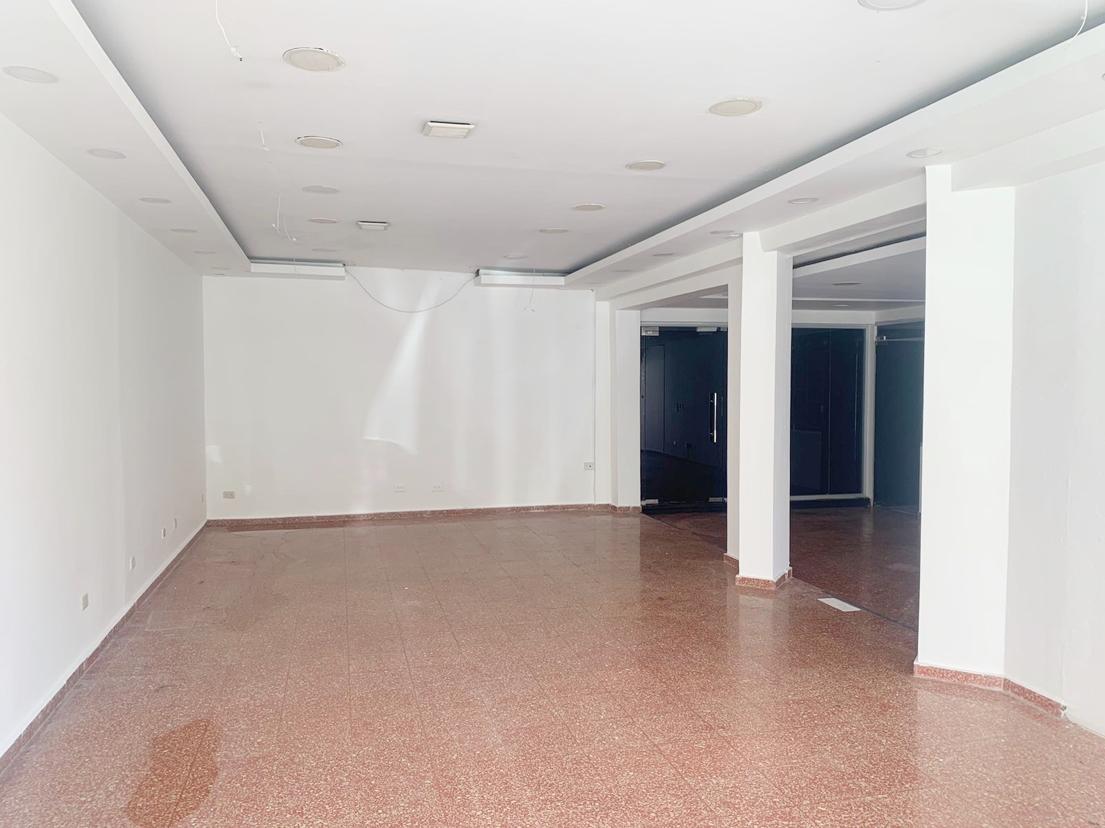 oficinas y locales comerciales - Local céntrico en primer nivel 1