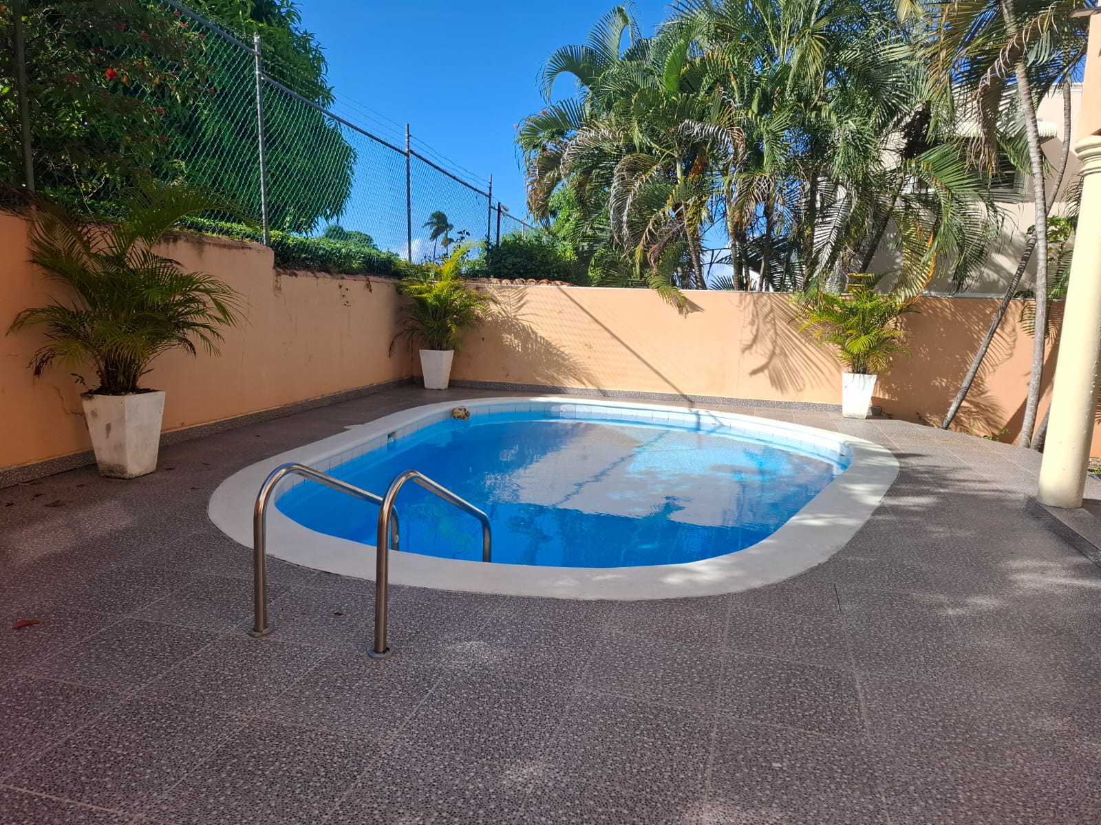 casas - Casa Amueblada de 3 Habitaciones con Piscina  2