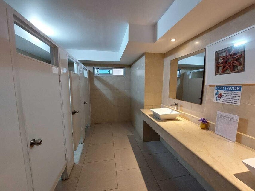 apartamentos - Apartamento en alquiler #24-580 c/ 2 habitaciones, piscina, balcón, vista al mar 2