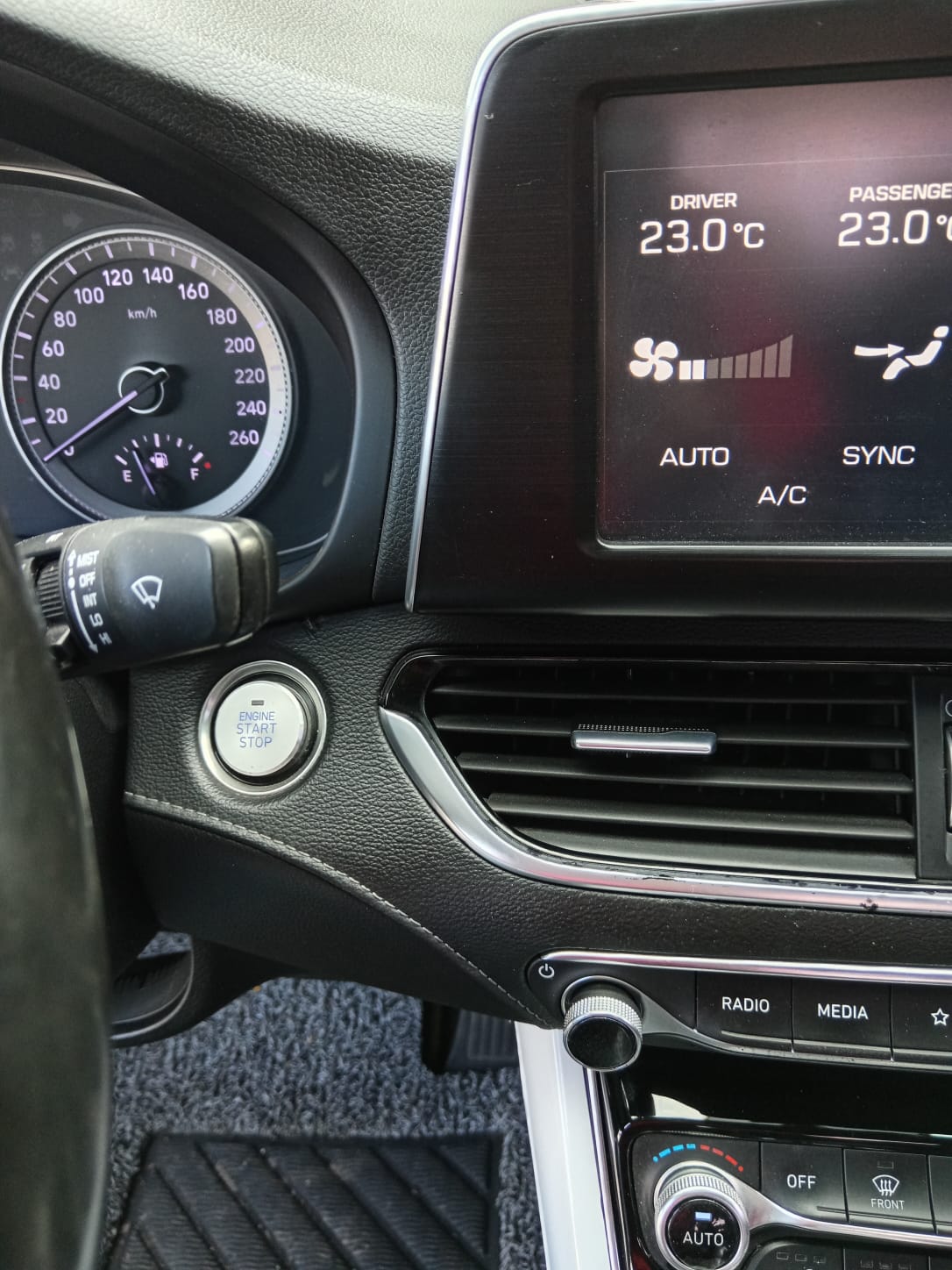 carros - HYUNDAI GRANDEUR 2018 NEGRO 8