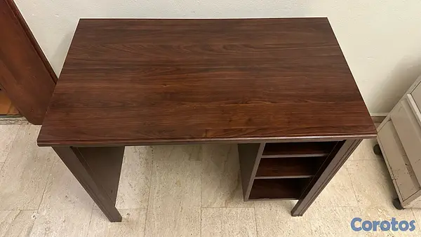 muebles y colchones - Escritorio IKEA color madera oscura con repisas laterales
 3