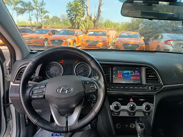 carros - HYUNDAI AVANTE LPI 2019 BLANCO  9