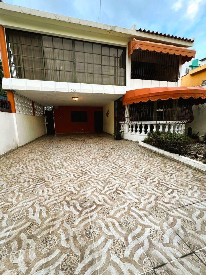 casas - Vendo casa para vivir o para inversión en Alma Rosa I 0