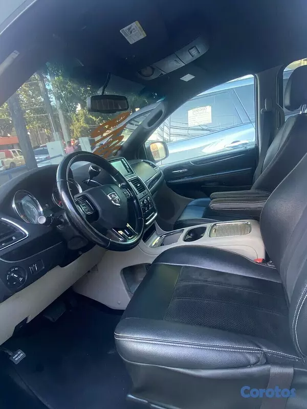 jeepetas y camionetas - DODGE GRAND CARAVAN SXT 2018 5