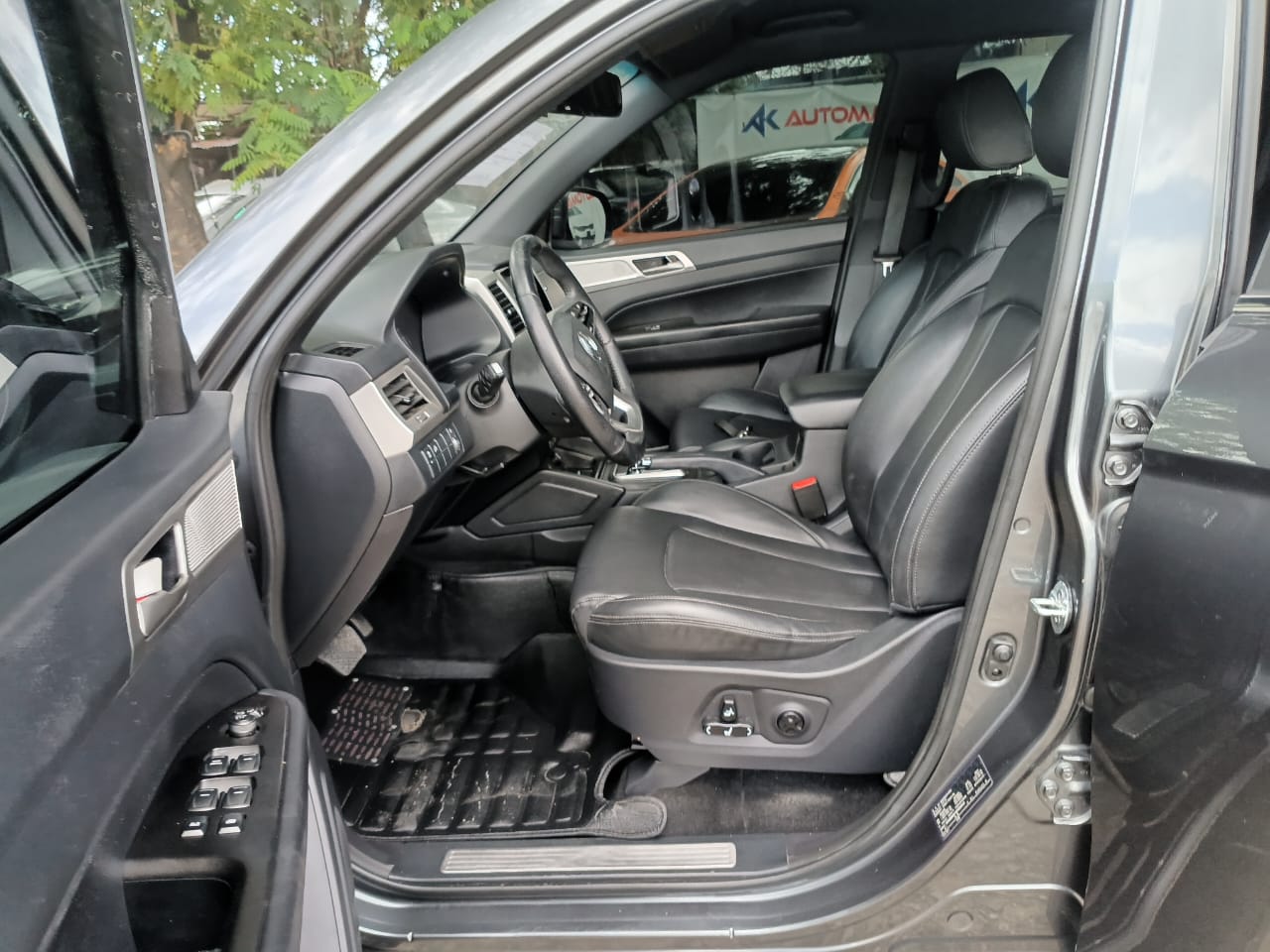 jeepetas y camionetas - KGM REXTON 2019 GRIS OSCURO DIESEL 7