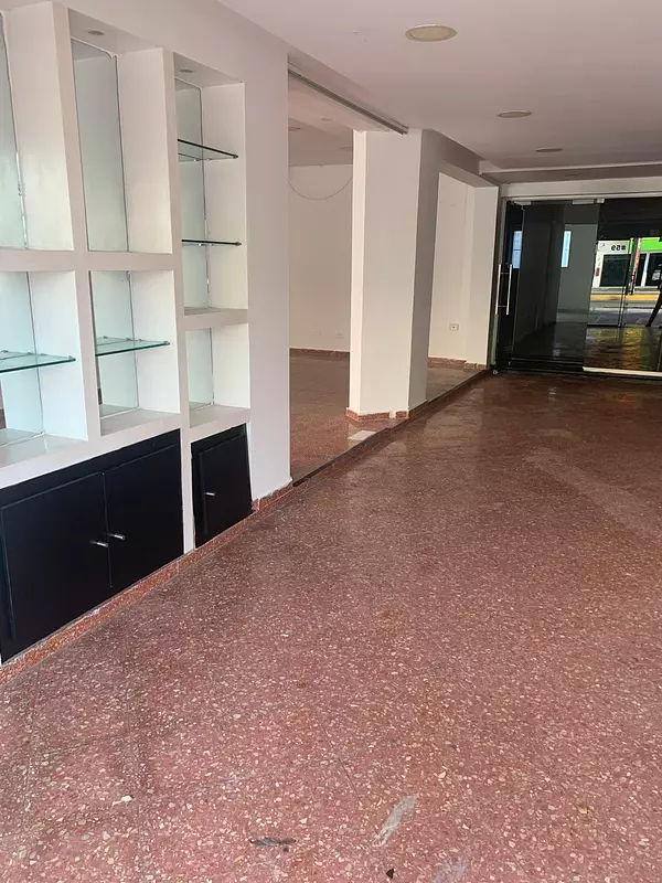oficinas y locales comerciales - Alquiler Local Rómulo Betancourt, Mirador Sur 2