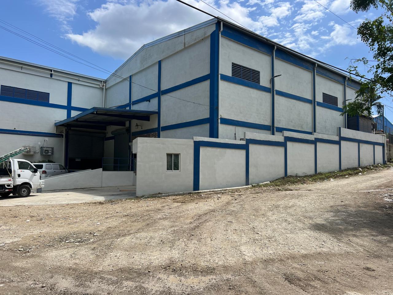 oficinas y locales comerciales - Alquilo Nave 550 metros en KM 16 de la Aut Duarte 1