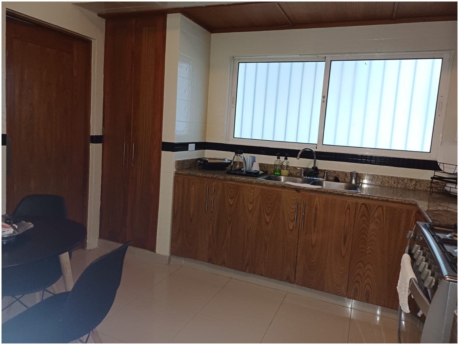 apartamentos - APTO de 2 HABS. , con BALCON en el Ensanche PIANTINI,  3er. NIVEL, 164 Mts.2 6