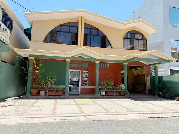 casas - Propiedad céntrica en venta  2
