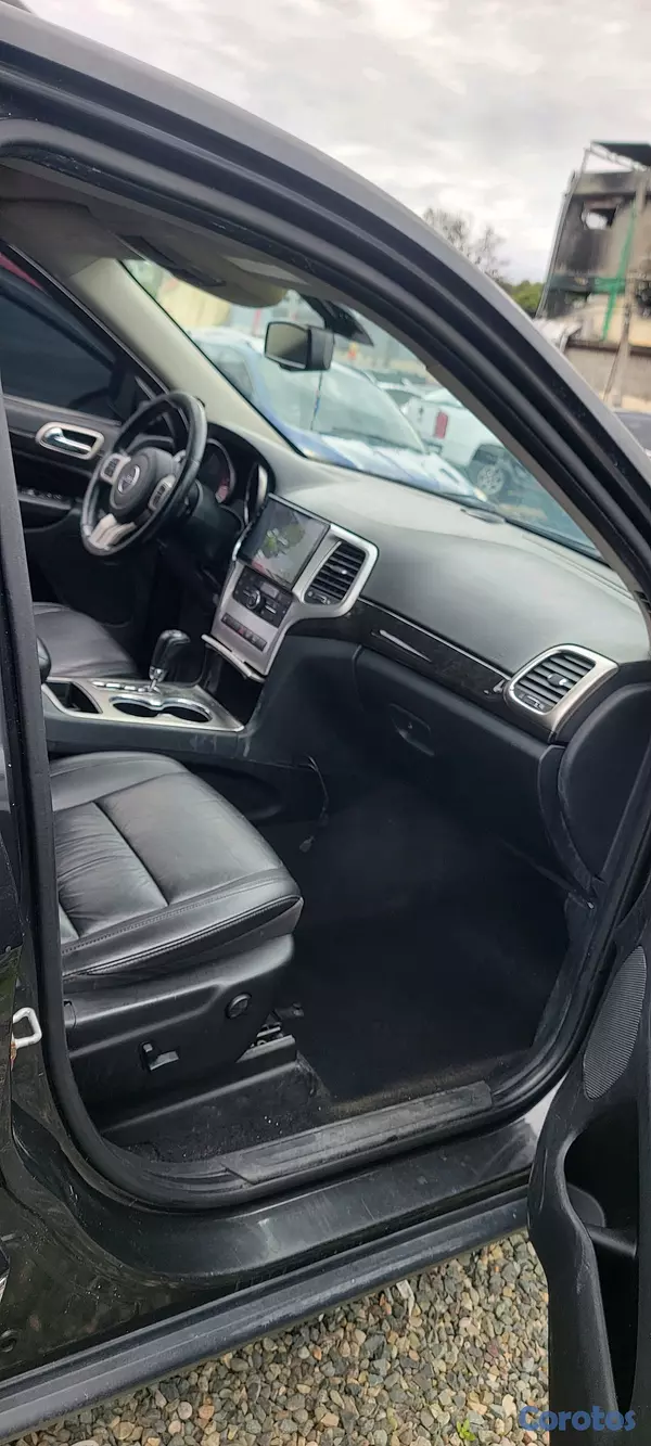 jeepetas y camionetas - JEEP GRAND CHEROKEE LAREDO 2011 7