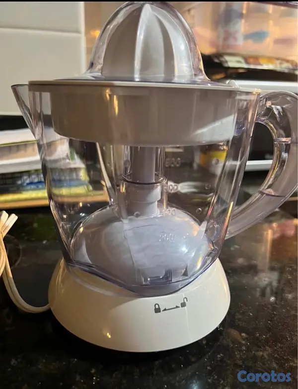 cocina - Exprimidor de naranja marca Oster 3