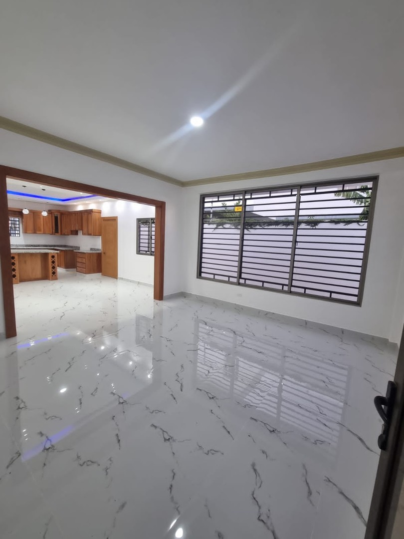 casas - Lujosa  Casa Nueva de Oportunidad en La Vega  3