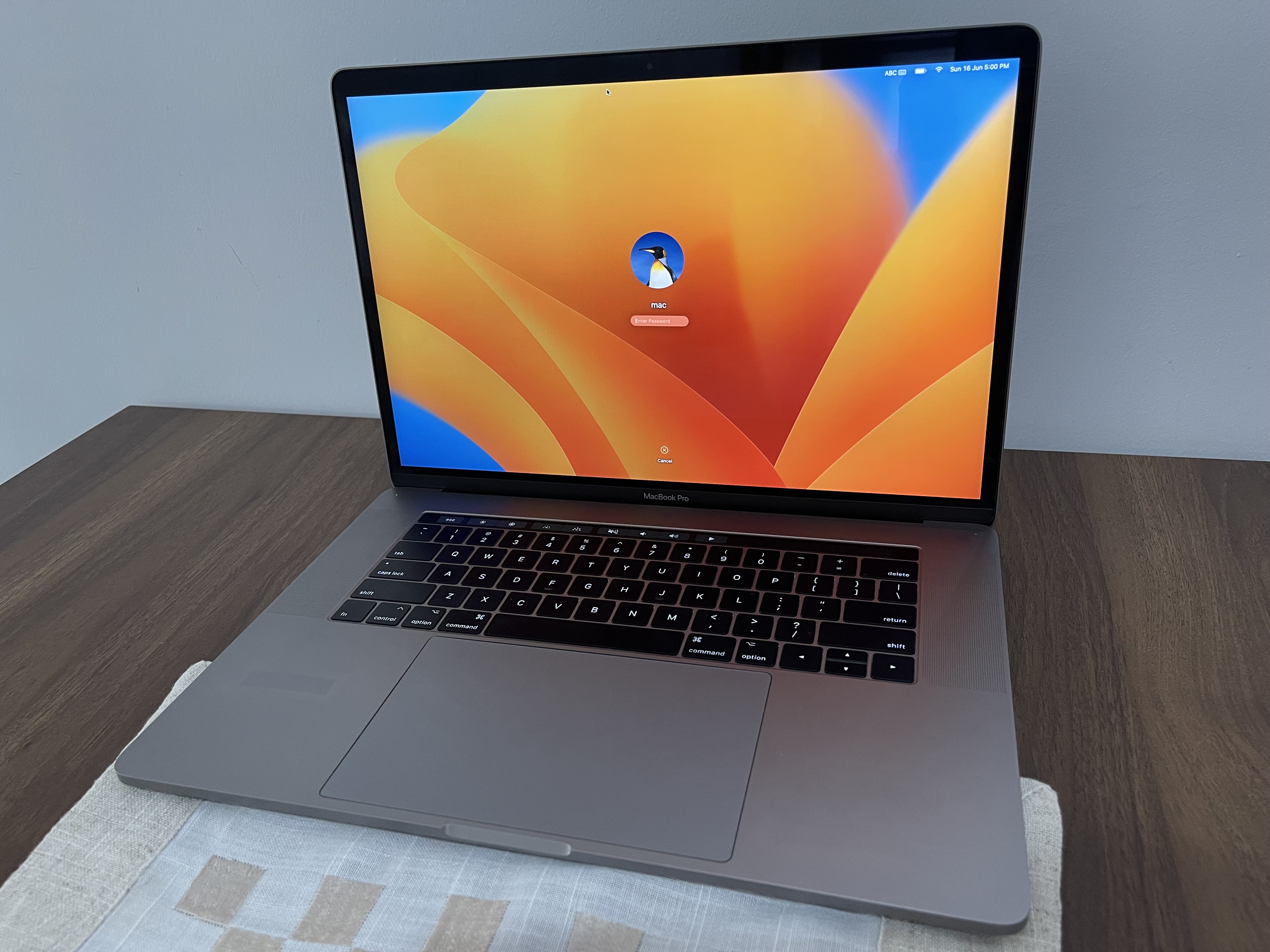 computadoras y laptops - APPLE MACBOOK PRO - TOUCH BAR (2017)