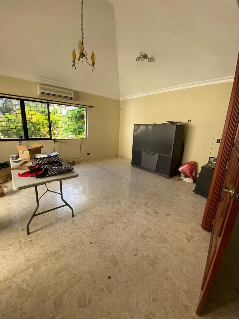casas - Residencia de 2 Niveles en Los Laureles  9