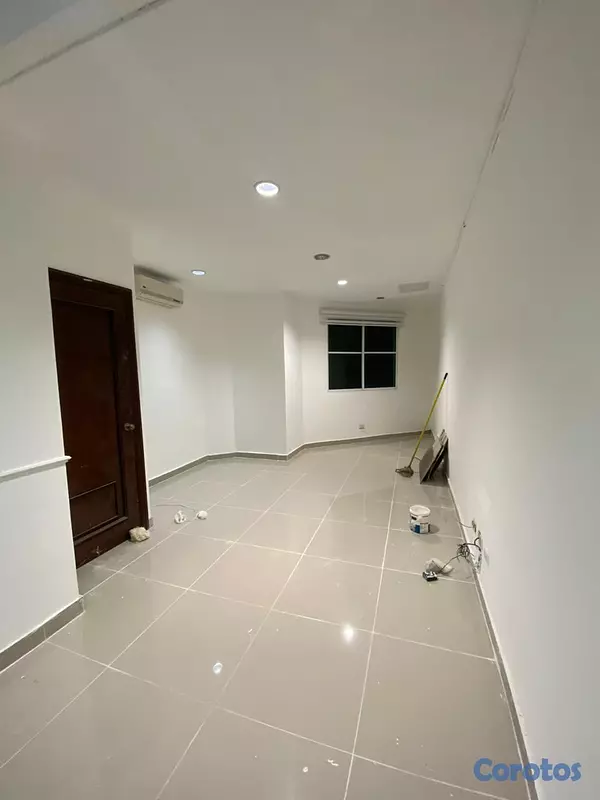 oficinas y locales comerciales - Alquilo Oficina en torre profesional en Gazcue, excelente ubicación  2