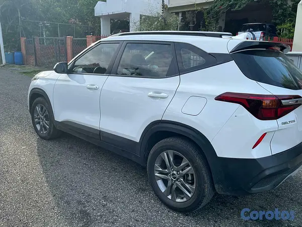 jeepetas y camionetas - Se vende Kia Seltos 2021 5