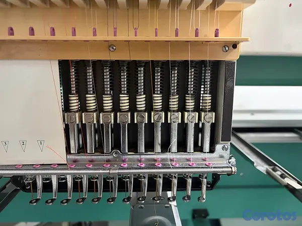 equipos profesionales - Máquina de bordar de cuatro cabezales  2