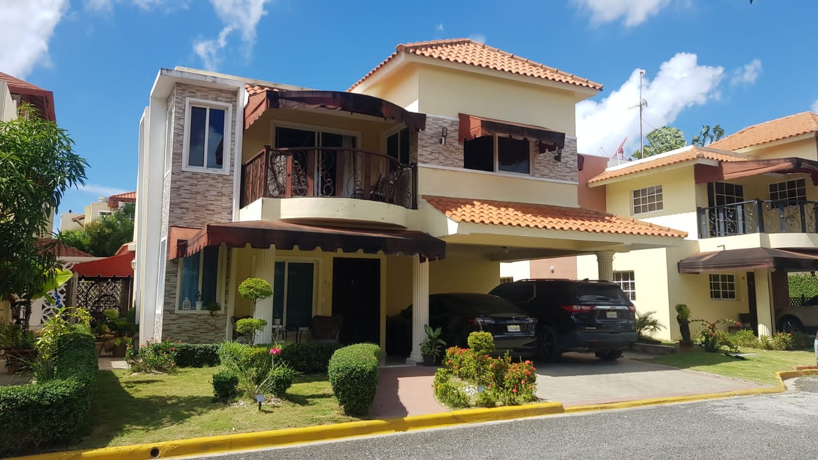 casas - Casa en Residencial Cerrado, con Piscina, Cancha de Tenis y más.  2