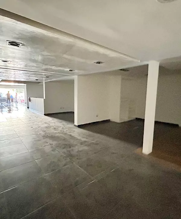 oficinas y locales comerciales - Local en Naco en primer nivel 7