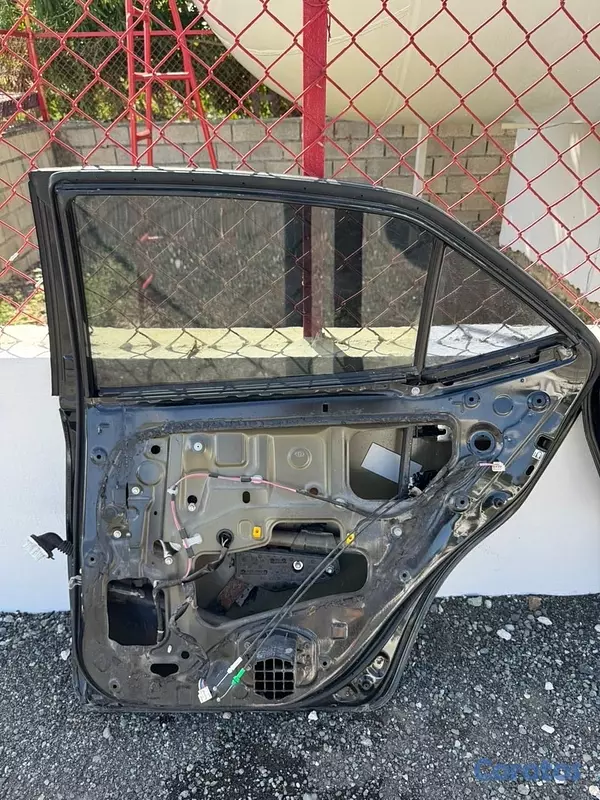 repuestos - Las 4 puertas de Toyota corolla 2015 con sus covers.  5