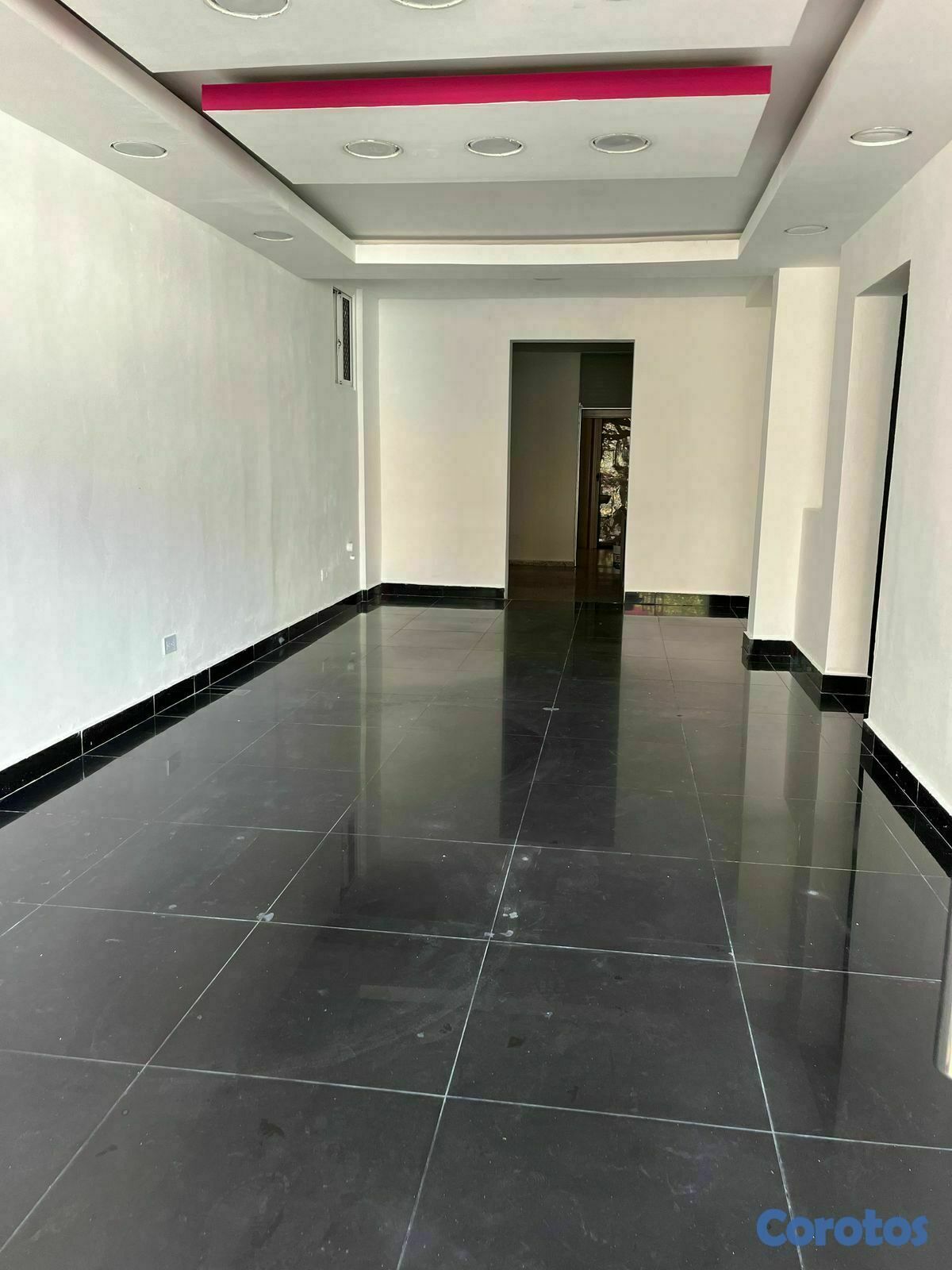 oficinas y locales comerciales - Amplio Local comercial 240m2 ideal para negocio 1