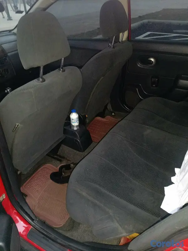 carros - NISSAN Versa 12