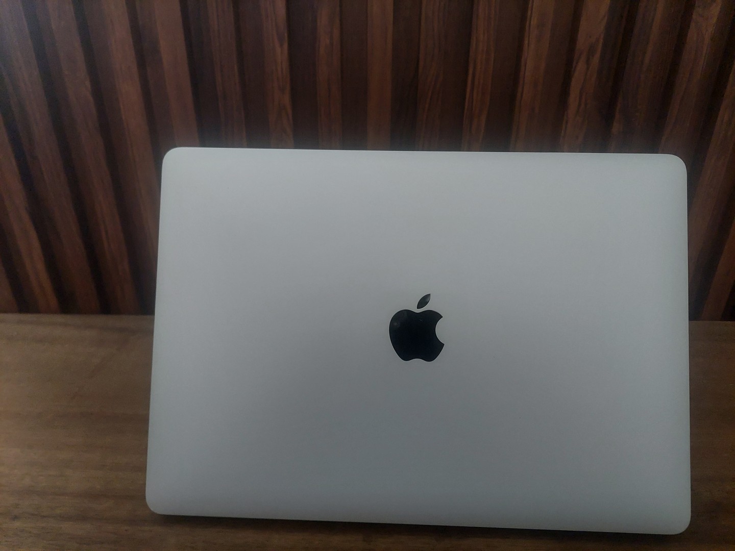 computadoras y laptops - Macbook Pro 2020 i5 512 GB - negociable 1