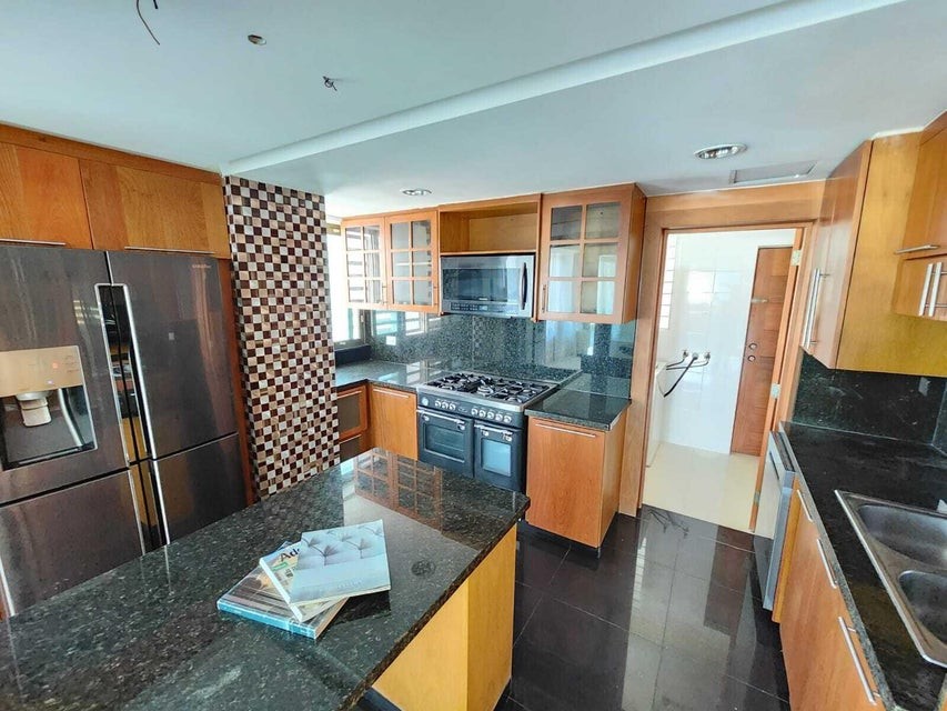 apartamentos - Apartamento en alquiler #24-1067 piso alto, 3 dormitorios, ascensor. 2