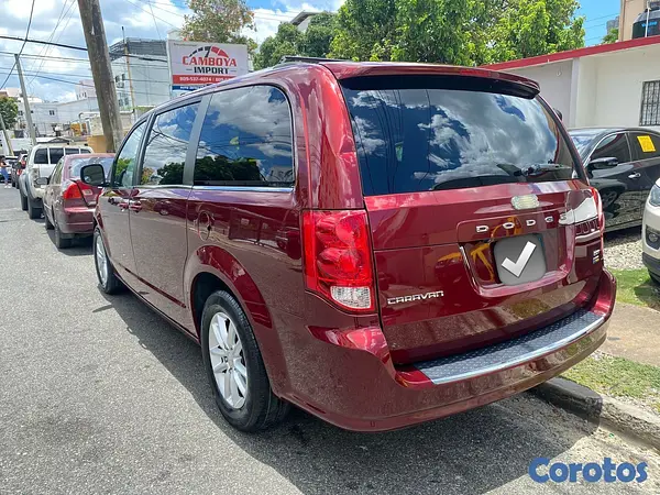 jeepetas y camionetas - DODGE GRAND CARAVAN SXT 2018 5