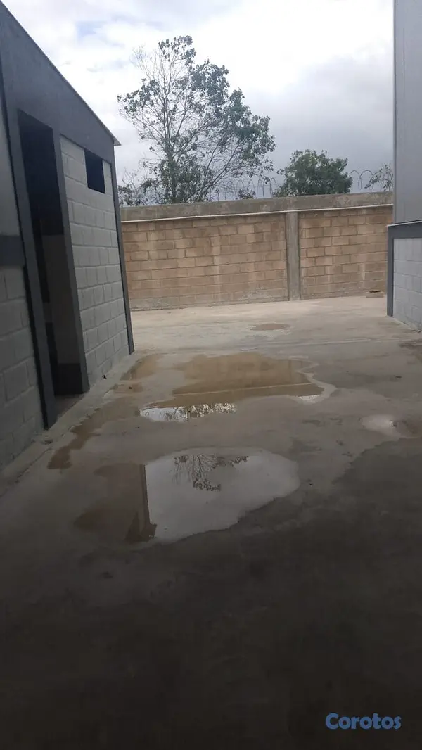 oficinas y locales comerciales - Se Alquila Nave industrial 700mt2 Punta cana  4