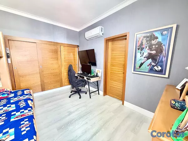 apartamentos - vendo en el millón tres habitaciones con baño balcón dos parqueos paralelos serv 7