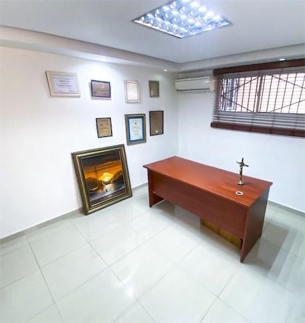oficinas y locales comerciales - Local en Naco primer nivel  1
