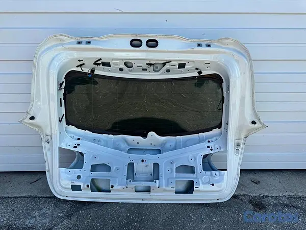 repuestos - COMPUERTA TRASERA MERCEDES GLA250 2020 – COMO NUEV 3