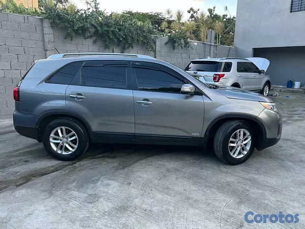 jeepetas y camionetas - KIA SORENTO GRIS 2015 9