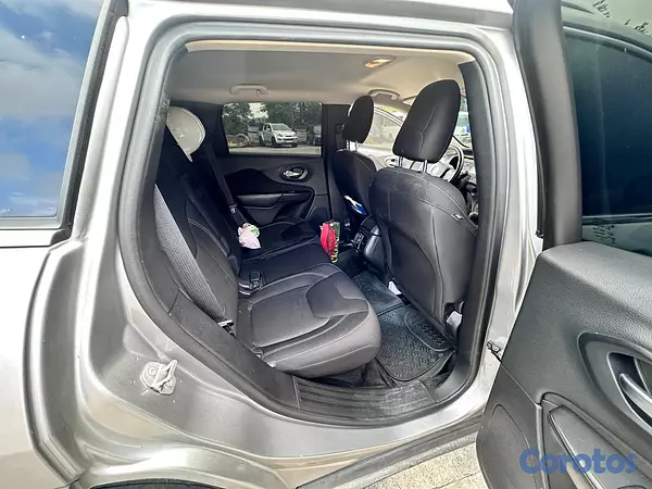 jeepetas y camionetas - Jeep Cherokee Latitude 2016 8