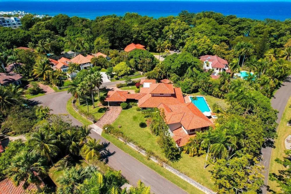 casas vacacionales y villas - Villa en situado entre Cabarete - Sosua a pasos de la playa 1