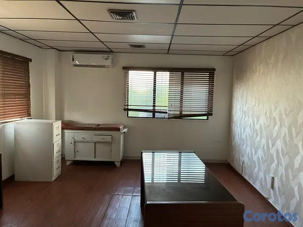 oficinas y locales comerciales - SE ALQUILA CONSULTORIO MEDICO SECTOR GAZCUE 5