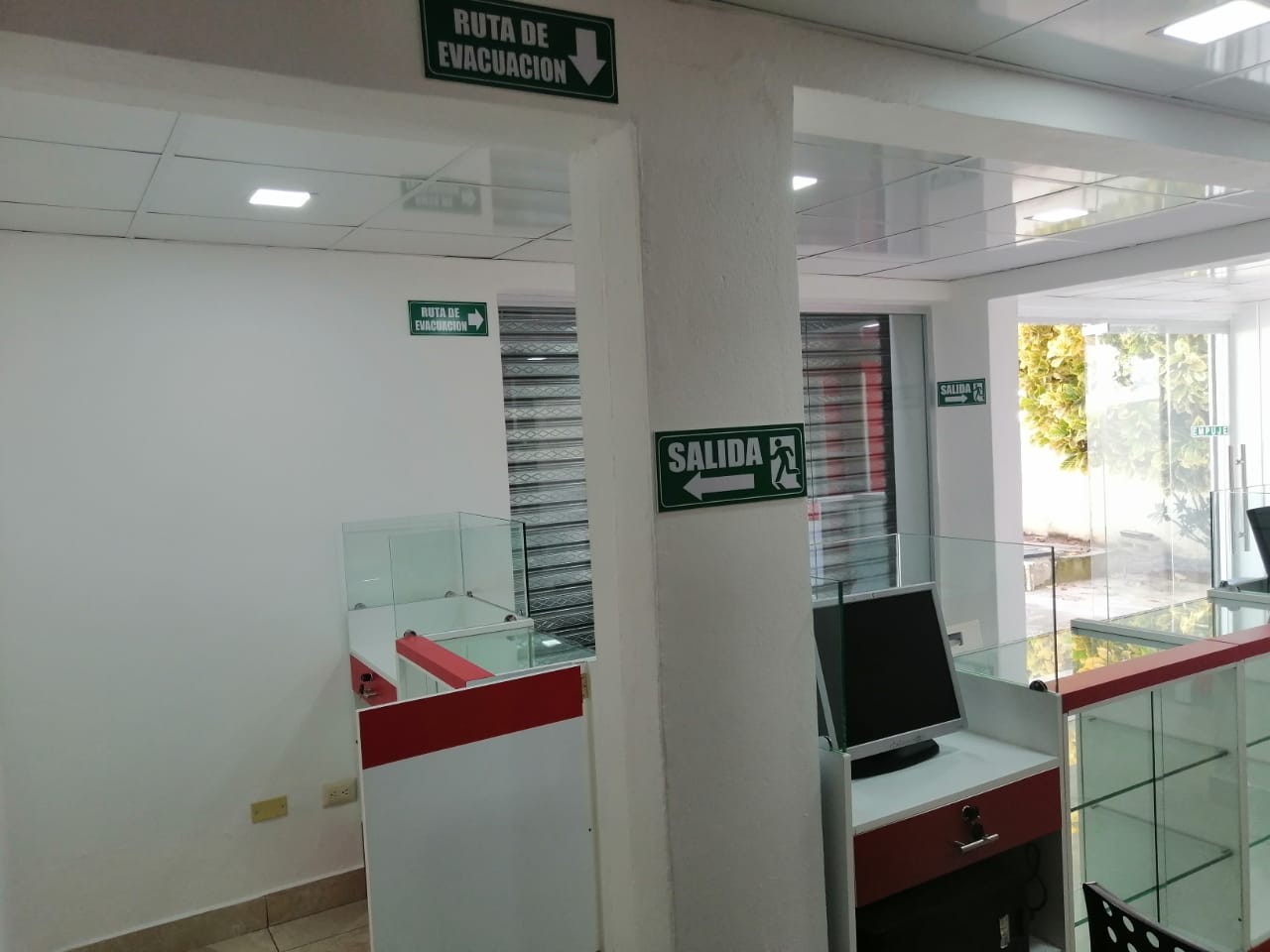 oficinas y locales comerciales - Local con farmacia aprobada 1