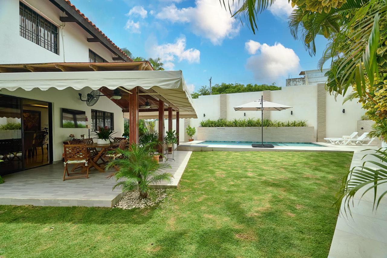 casas -  Casa en Cuesta Hermosa 3 con 4 parqueos  3