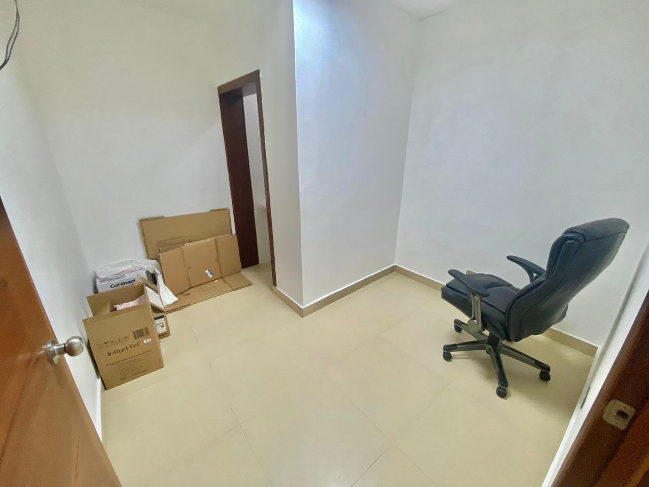 oficinas y locales comerciales - Vendo edificio Gazcue dos niveles 12 oficina 11 baños baños comunes sótano  6