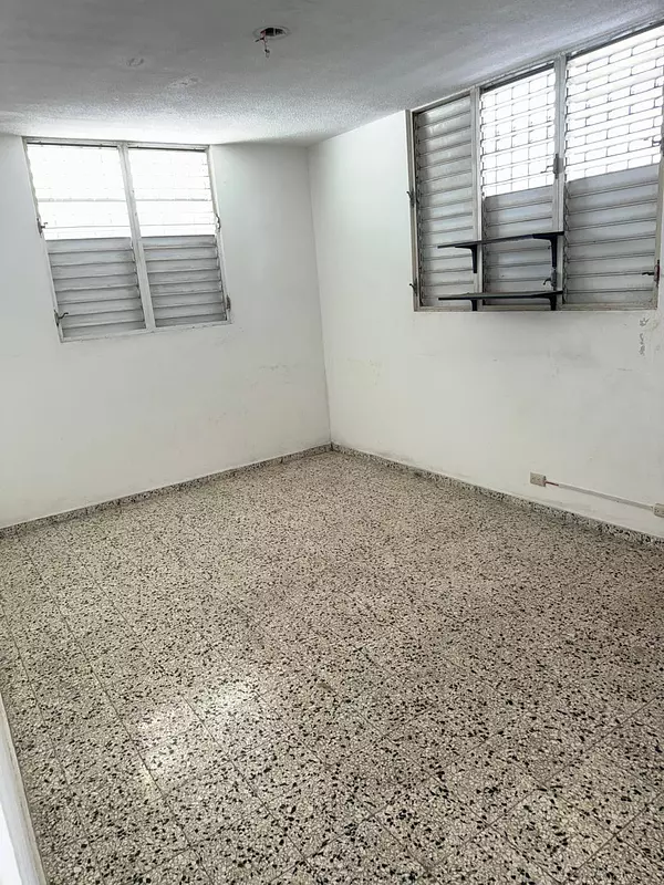 oficinas y locales comerciales - Alquiler Local Comercial, Av Enriquillo 9